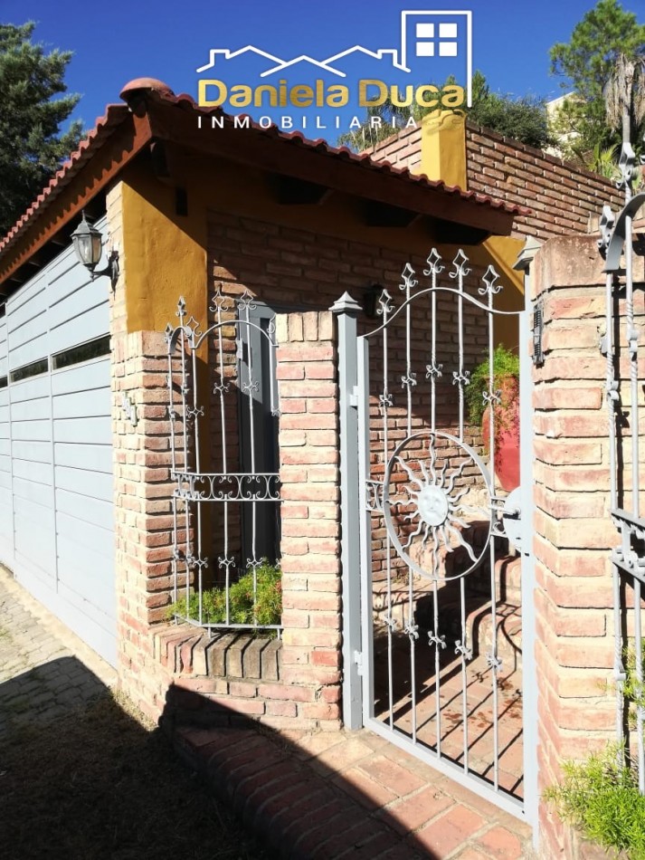 EN VENTA  CASA DE CATEGORIA EN CARLOS PAZ- LA CUESTA