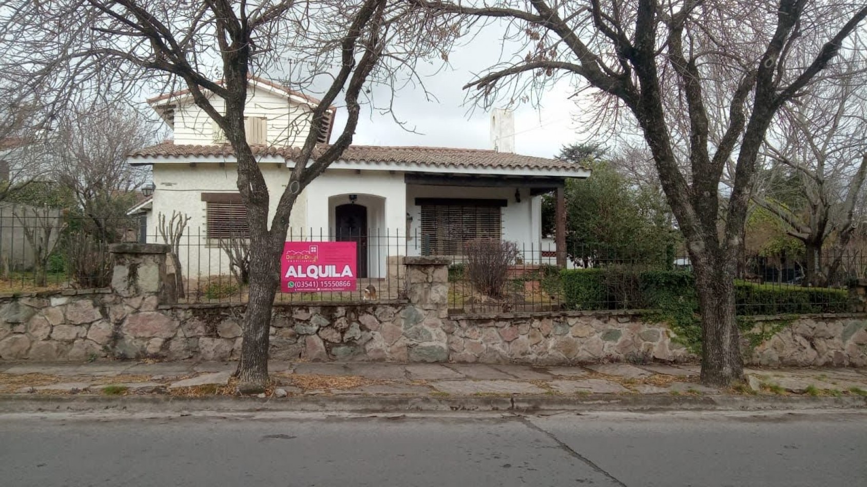 CASA ALQUILER ANUAL CARLOS PAZ