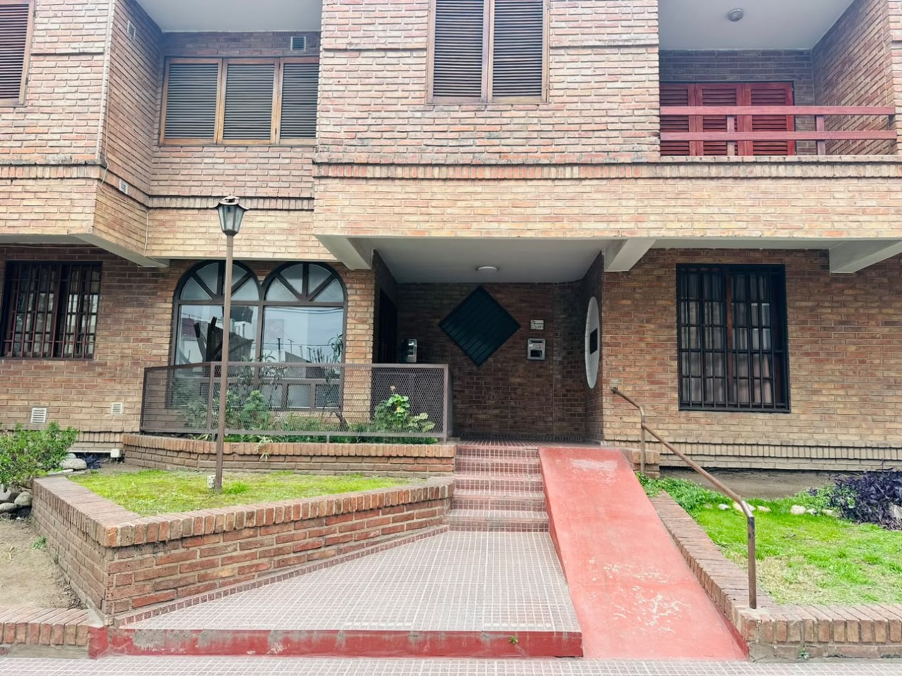 ALQUILO HERMOSO DEPARTAMENTO ANUAL