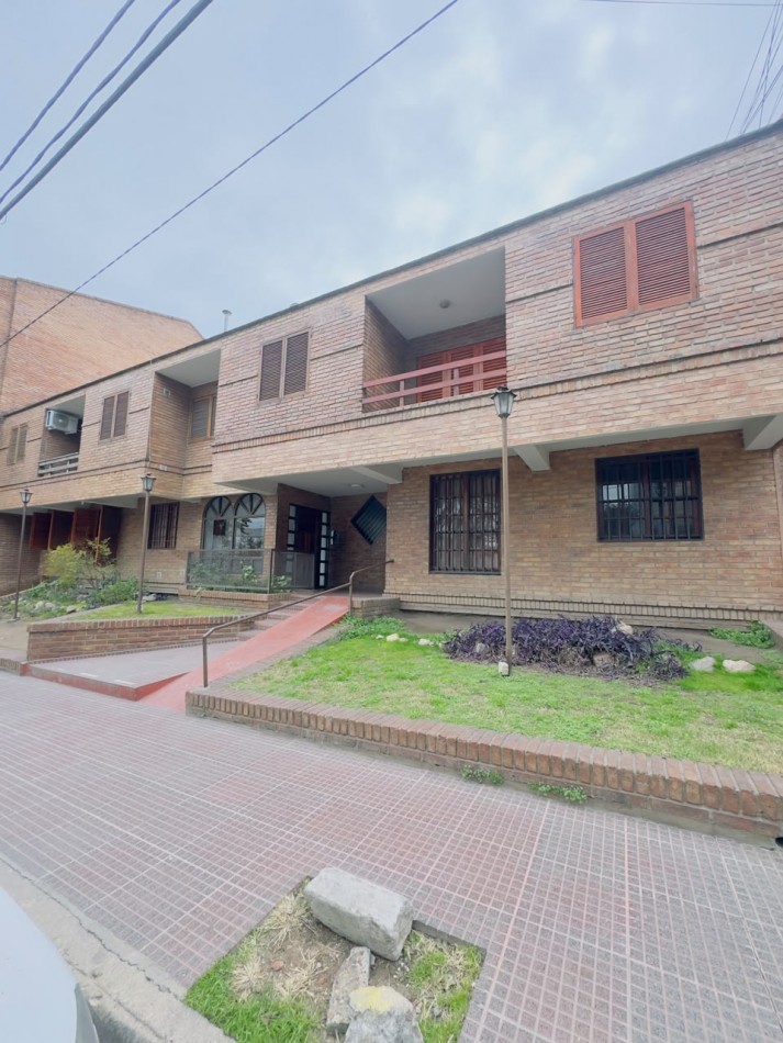 ALQUILO HERMOSO DEPARTAMENTO ANUAL