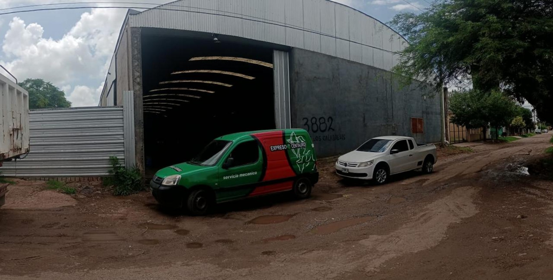 GALPON MAS CASA EN VENTA EN BARRIO LOS BOULEVARES