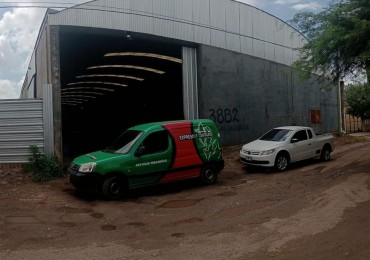 GALPON MAS CASA EN VENTA EN BARRIO LOS BOULEVARES